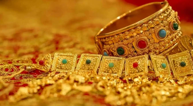 Gold-Loses-its-Shine-Below-3400-Even-though-the-world-is-in-chaos-What-is-causing-the-decline