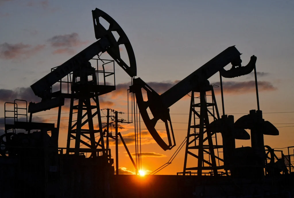 Oil Prices Fall as Gulf Ceasefire Hopes Weigh on Crude
