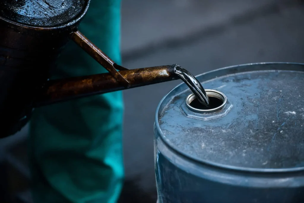 Brent Oil Falls Below $90 as Middle East Tensions Ease